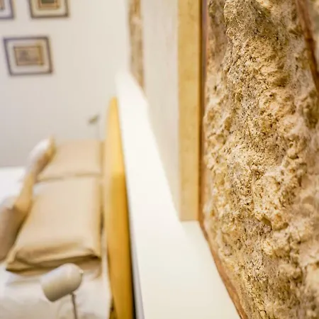 Palazzo Toledano 4* ナポリ